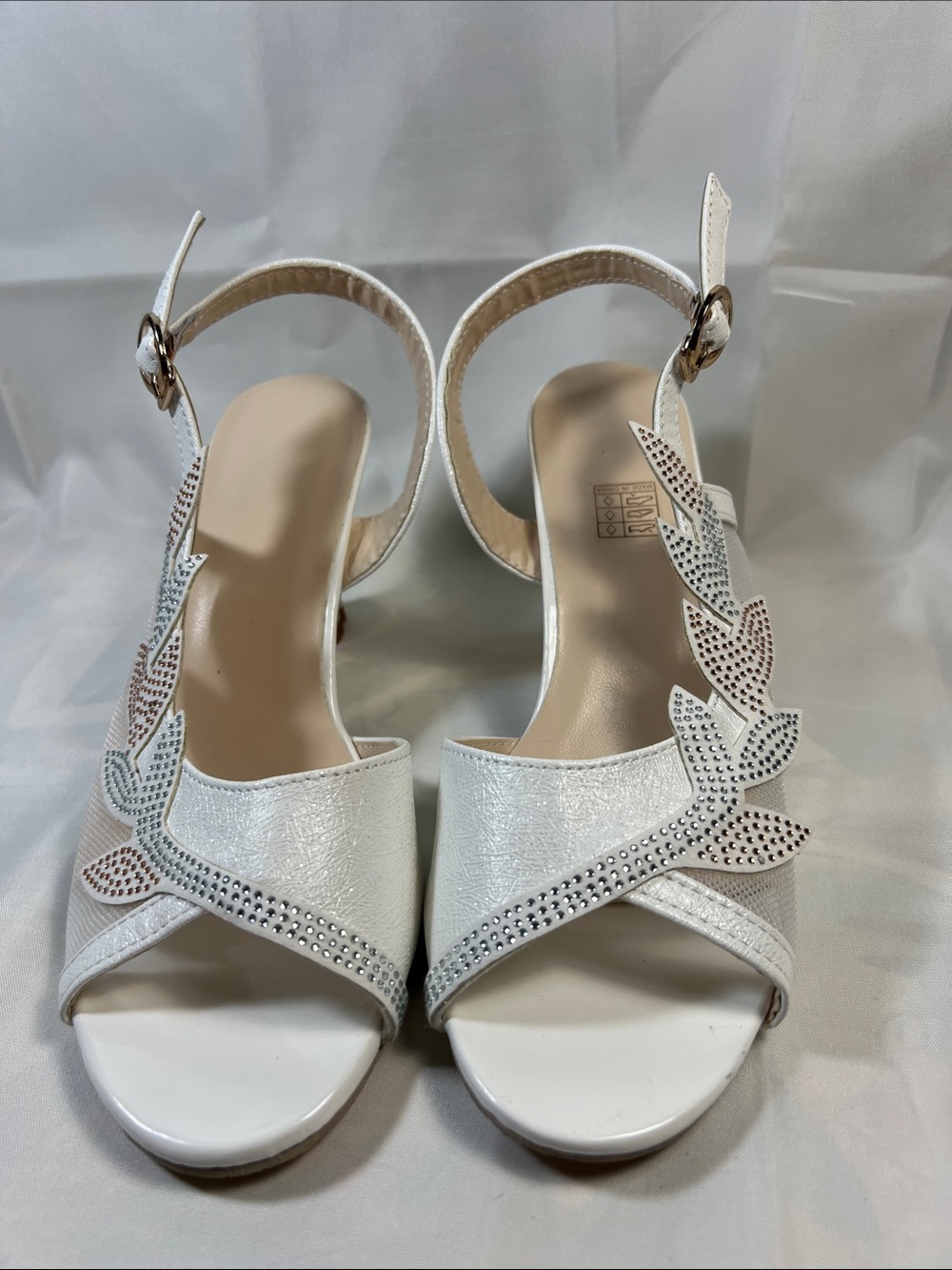 Elegant White Slingback Heels with Gold Accent - Picture 2 of 7